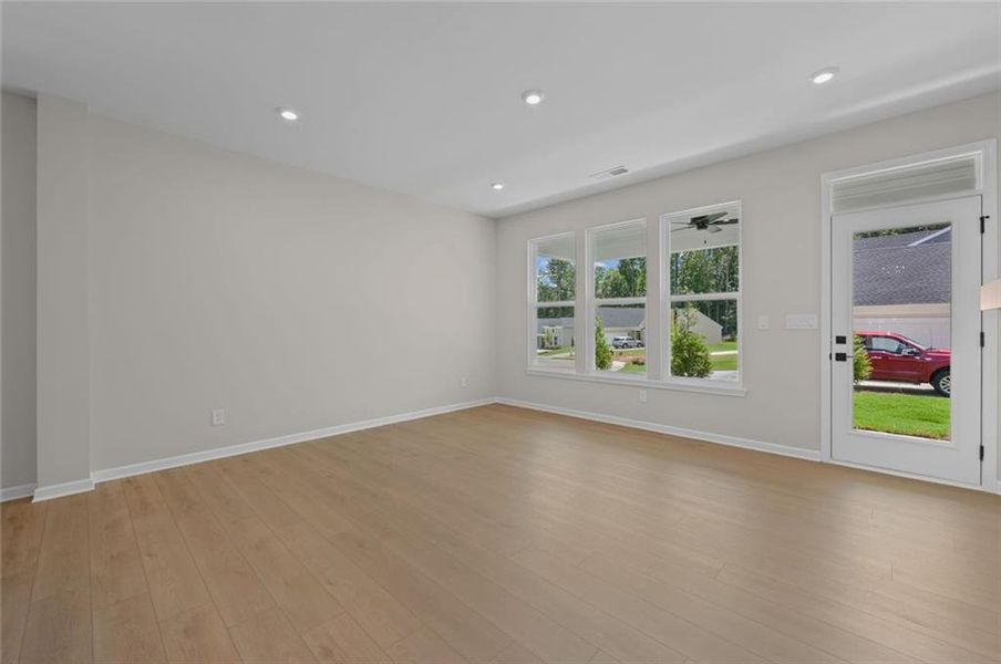 Spacious, unfurnished interior of a new home in Easton Park, Dallas (Image 16). Spacious, unfurnished interior of a new home in Easton Park, Dallas (Image 16).