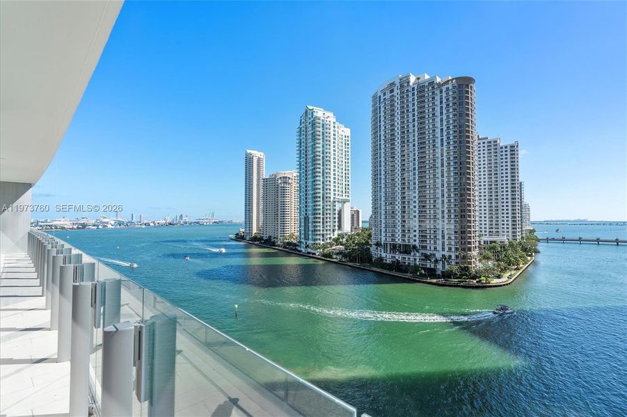 Condo located in Miami, FL showcasing its design and architecture (Image 32).