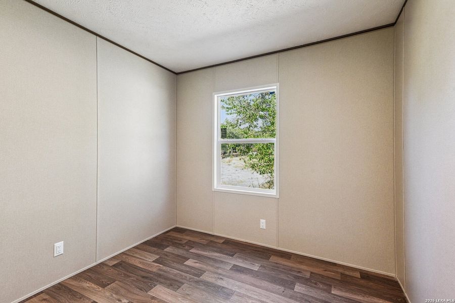 Spacious, unfurnished interior of a new home in , Hondo (Image 43).