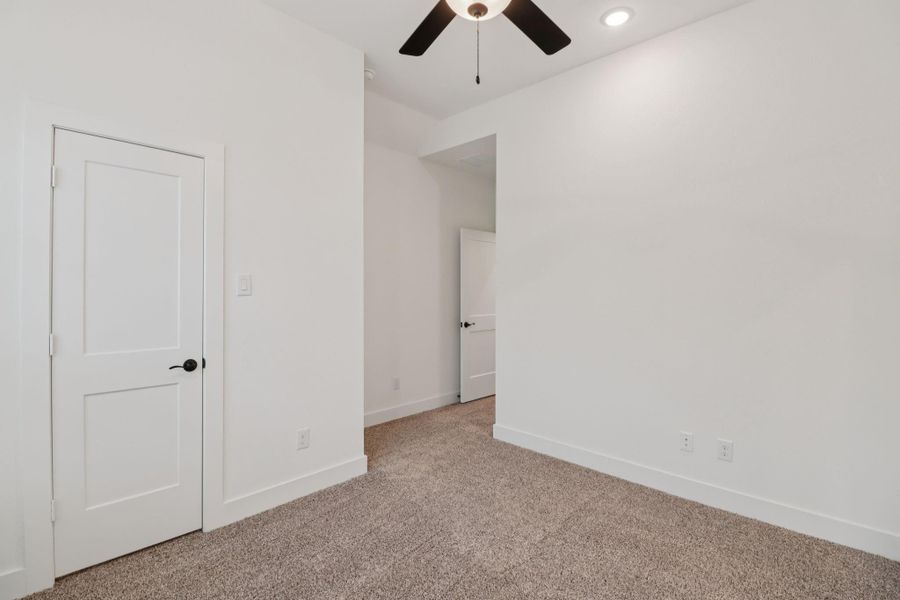 Spacious, unfurnished interior of a new home in Kresston, Montgomery (Image 28).