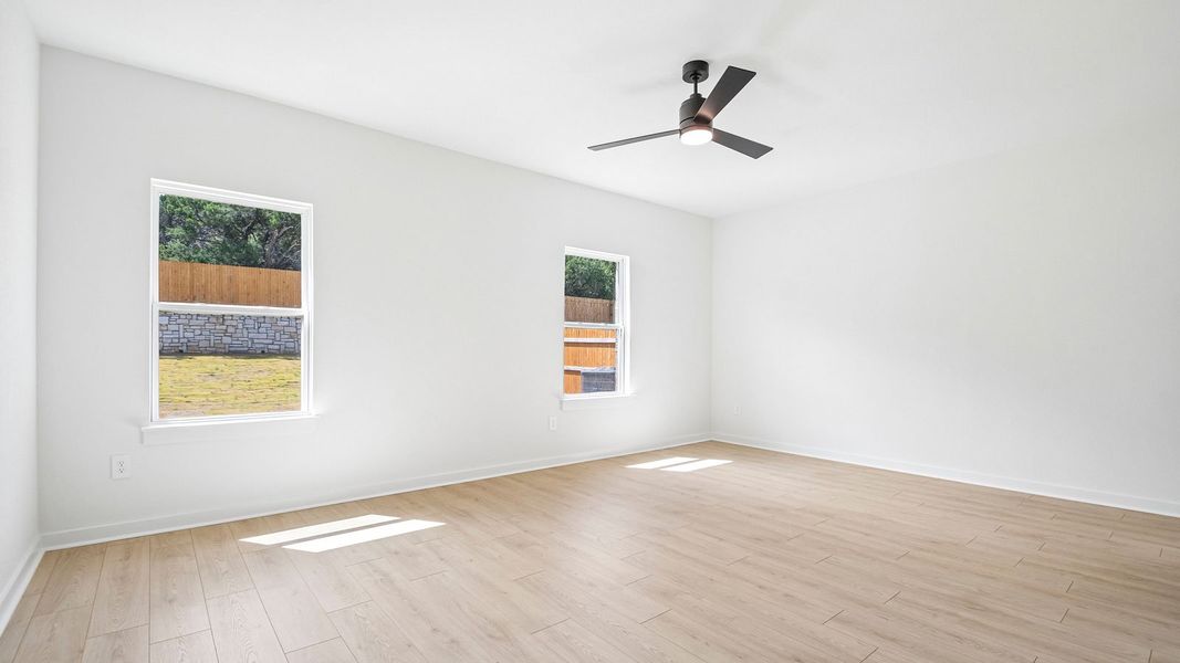 Spacious, unfurnished interior of a new home in Rosenbusch Ranch, Leander (Image 21).