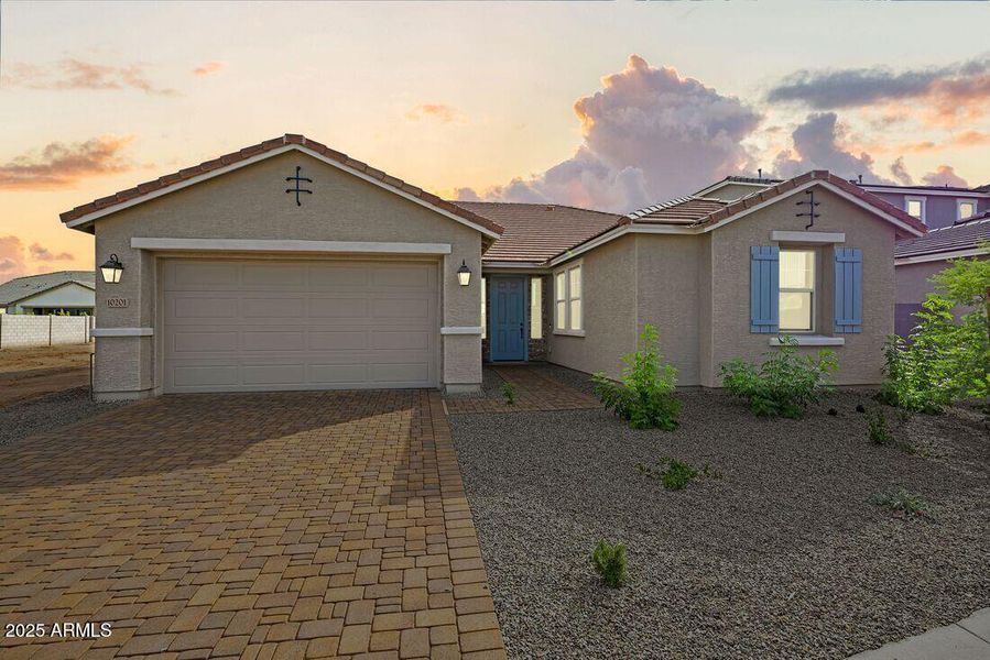 10201 W Weldon Avenue - ready Now!