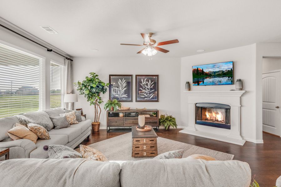 Furnished interior view inside a new home in Oak Valley, Terrell (Image 53).