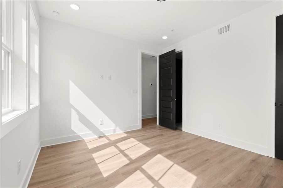 Spacious, unfurnished interior of a new home in , Alpharetta (Image 45).