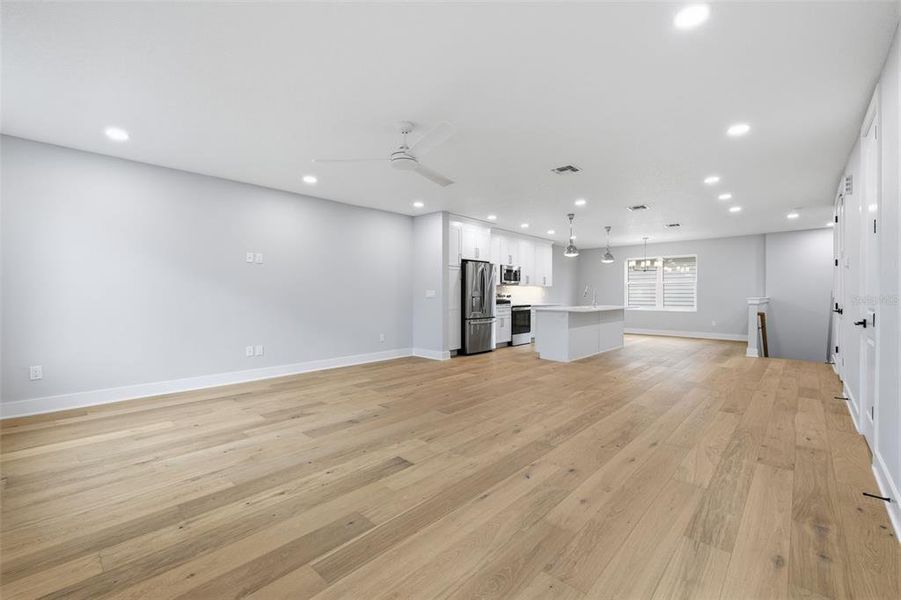 Spacious, unfurnished interior of a new home in , Tampa (Image 21).