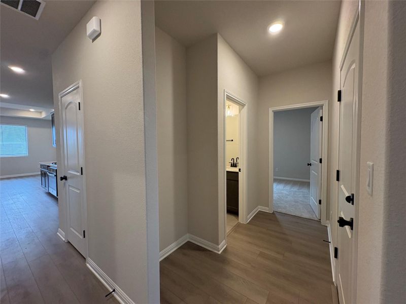 Spacious, unfurnished interior of a new home in Willow Springs, Buda (Image 20).