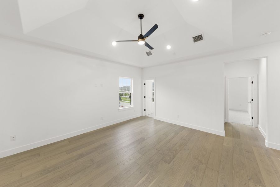 Representative unfurnished interior of a home built from the 7061 by Tradition Homes in Mustang Lakes, McKinney (Image 25).