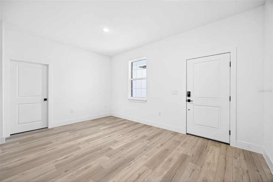 Spacious, unfurnished interior of a new home in , North Port (Image 31).