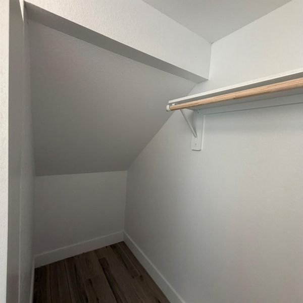 Spacious, unfurnished interior of a new home in Wood Leaf Reserve, Tomball (Image 6).