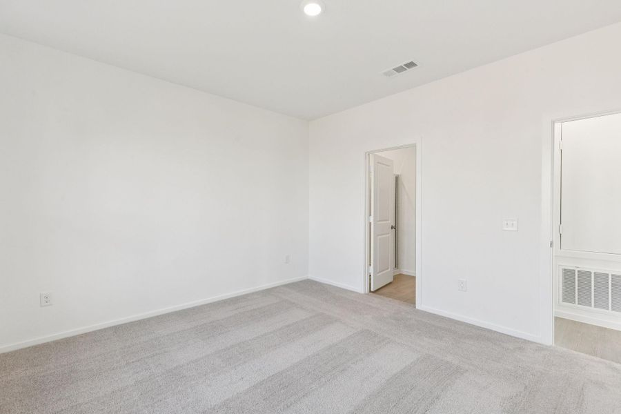 Spacious, unfurnished interior of a new home in Mavera, Conroe (Image 16).