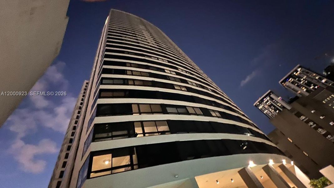 Condo located in Miami, FL showcasing its design and architecture (Image 1). Condo located in Miami, FL showcasing its design and architecture (Image 1).