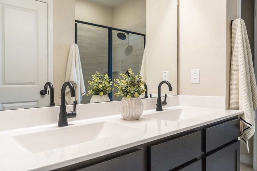 Dual-sink vanity at primary bath