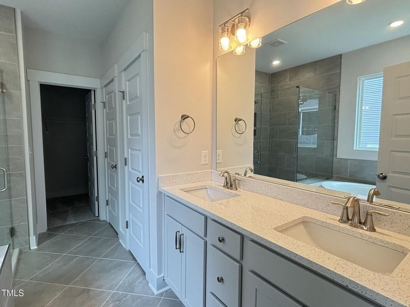 Master Bathroom Master Bathroom