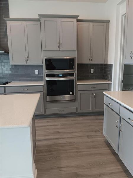 Furnished interior view inside a new home in , Orlando (Image 7).