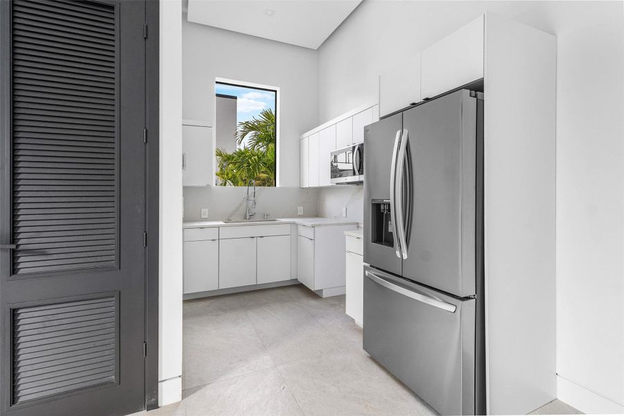 Furnished interior view inside a new home in , Parkland (Image 12).