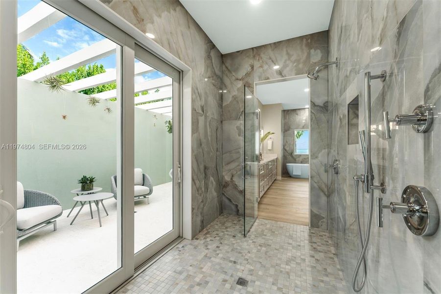 Furnished interior view inside a new home in , Tavernier (Image 36).