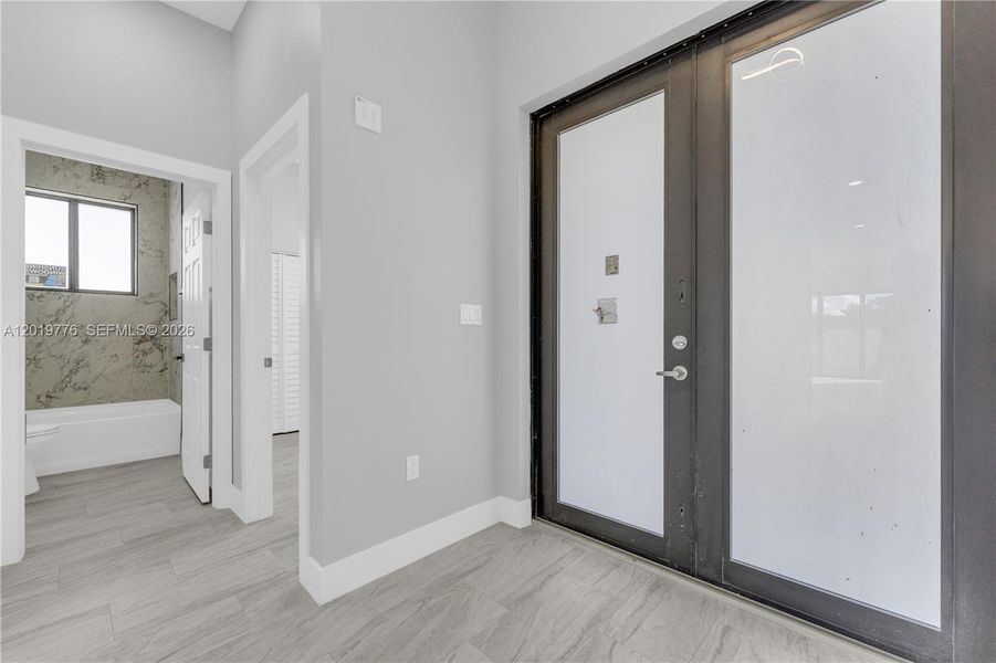 Spacious, unfurnished interior of a new home in , Fort Lauderdale (Image 36).