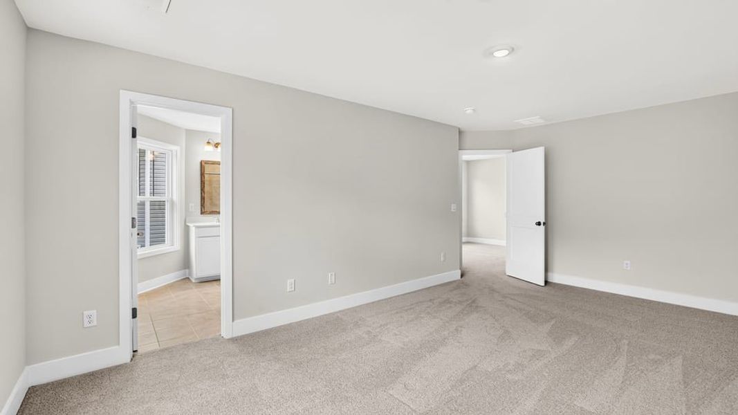 Spacious, unfurnished interior of a new home in Hidden Hills, Spartanburg (Image 29).