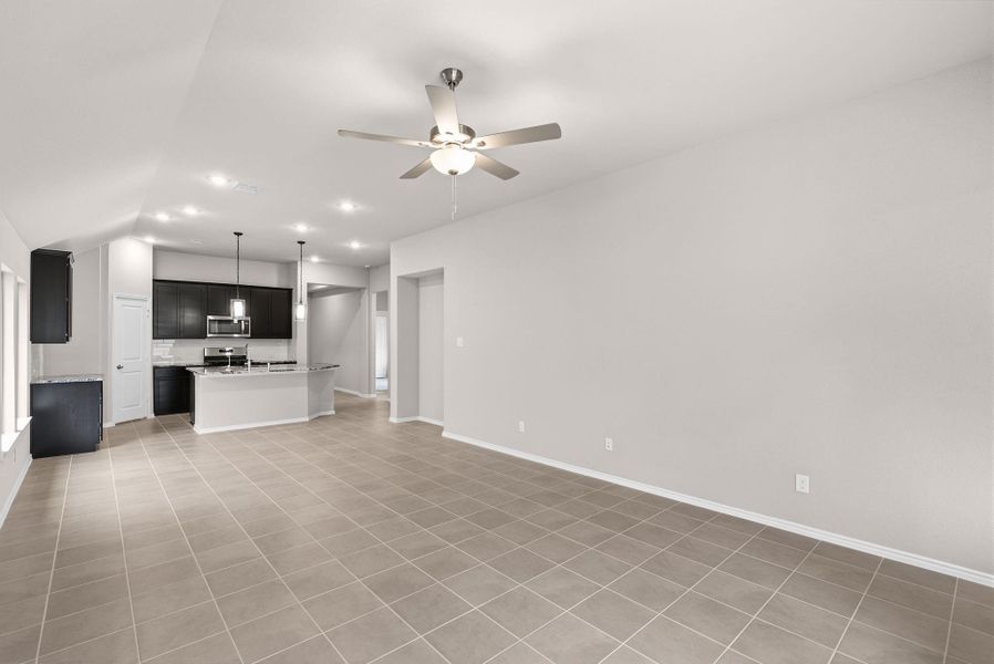 Spacious, unfurnished interior of a new home in Escondido, Magnolia (Image 18).
