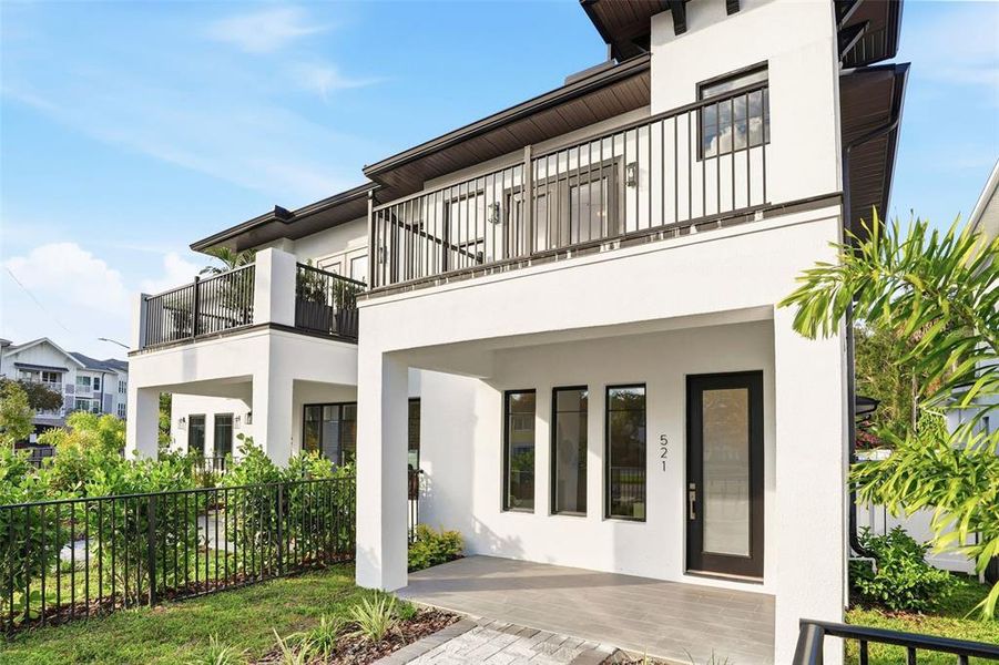 Exterior details and patio area of a home in , Orlando (Image 4).