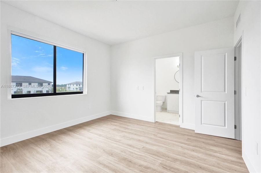 Spacious, unfurnished interior of a new home in , Homestead (Image 25).