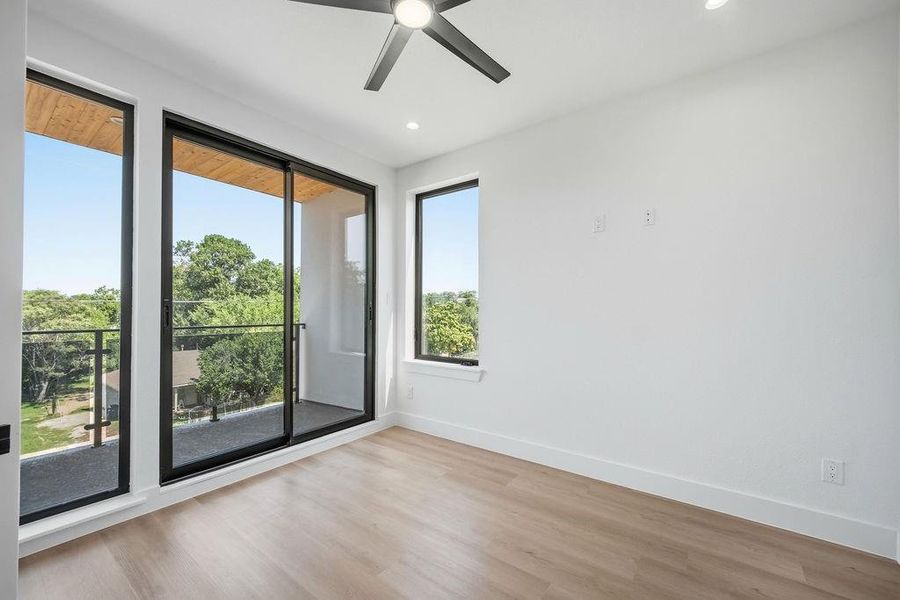 Spacious, unfurnished interior of a new home in , Dallas (Image 37).