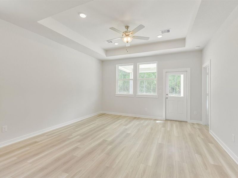 Spacious, unfurnished interior of a new home in Spring Branch Crossing, Conroe (Image 24).