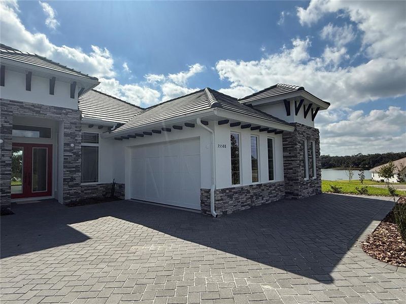 Exterior details and patio area of a home in West Hill Estates, Dade City (Image 2).