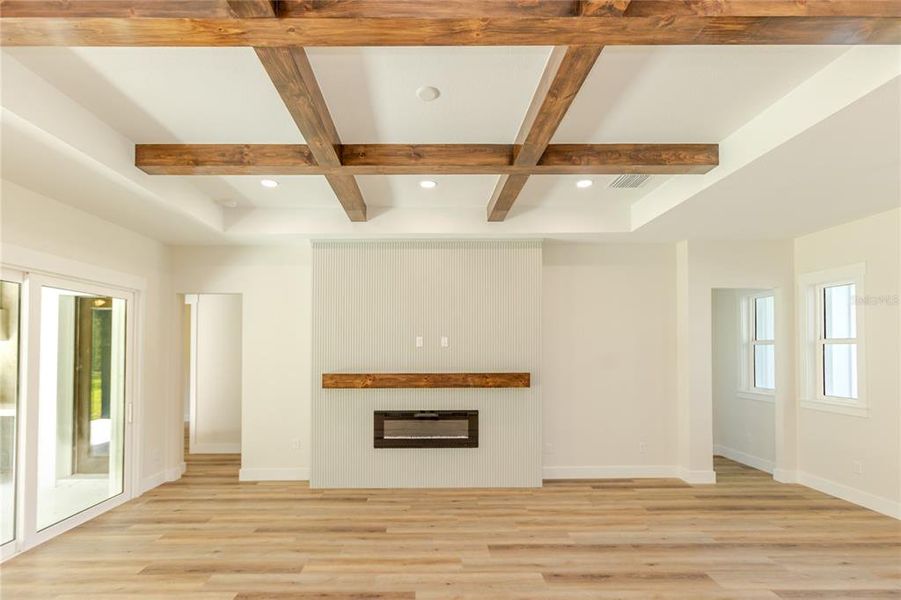 Spacious, unfurnished interior of a new home in , Weeki Wachee (Image 67).