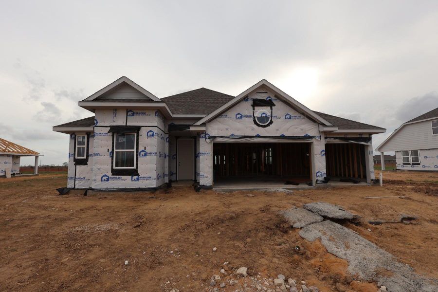 One-story home with 3 bedrooms, 2.5 baths, and 3 car garage