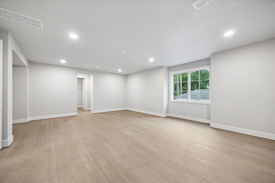 Spacious, unfurnished interior of a new home in , Houston (Image 20).