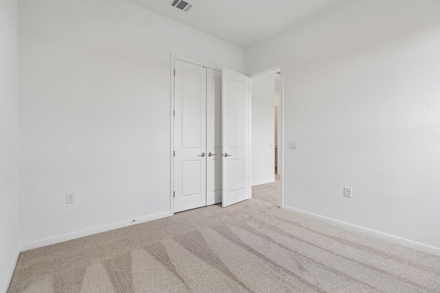 Spacious, unfurnished interior of a new home in Silverleaf, Cedar Creek (Image 36).