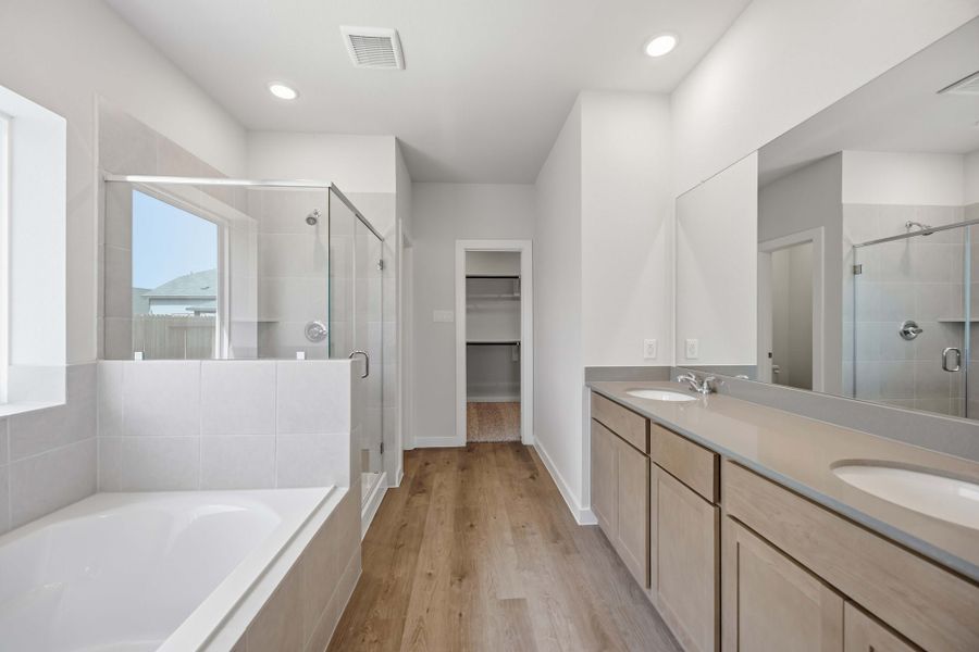 15921 Cy Young Ct - Polk - Primary Bathroom 15921 Cy Young Ct - Polk - Primary Bathroom