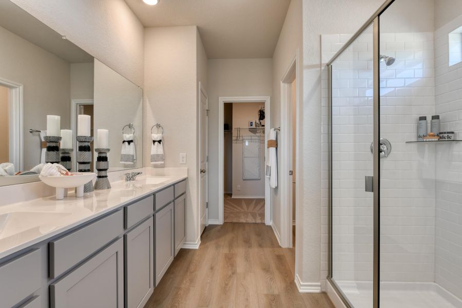 Representative furnished interior of a home built from the Granbury by Ashton Woods in Meadows at Hennersby Hollow 40's, San Antonio (Image 10).