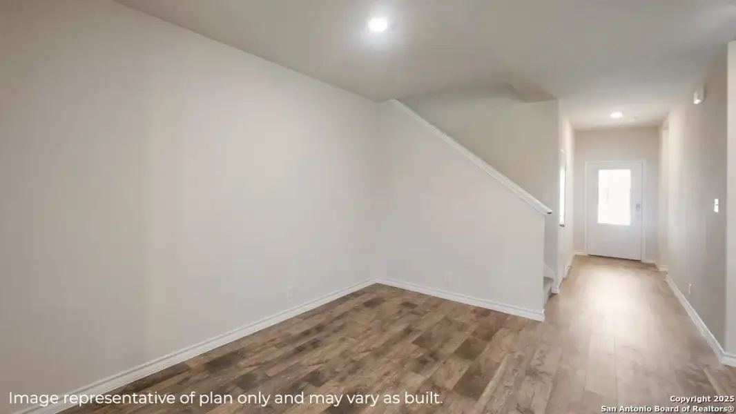 Spacious, unfurnished interior of a new home in Brookstone Creek, San Antonio (Image 10).