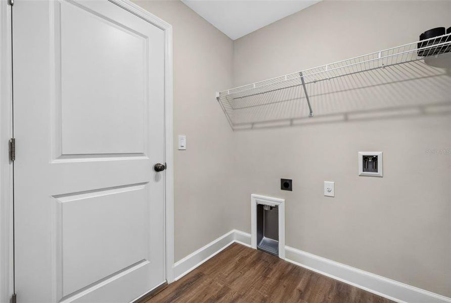 Spacious, unfurnished interior of a new home in , Port Charlotte (Image 20).