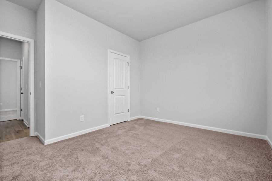 Spacious, unfurnished interior of a new home in The Oaks, Clarksville (Image 15).