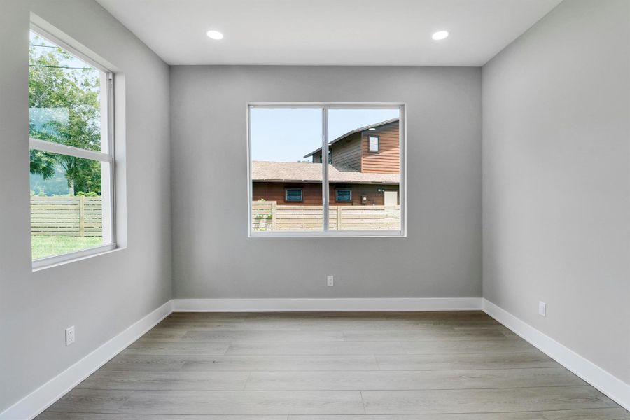 Spacious, unfurnished interior of a new home in , Jensen Beach (Image 39).