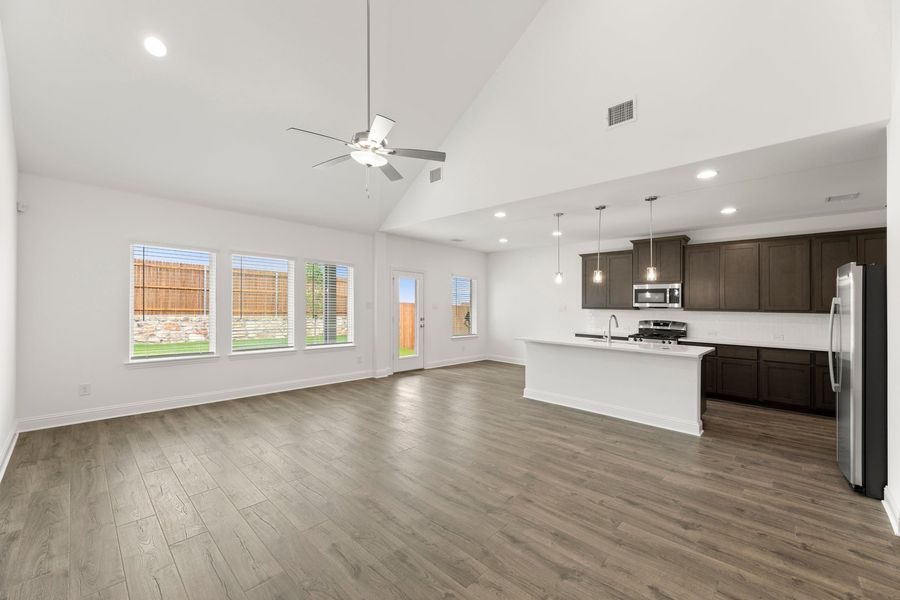 Spacious, unfurnished interior of a new home in Walden Pond, Forney (Image 18).
