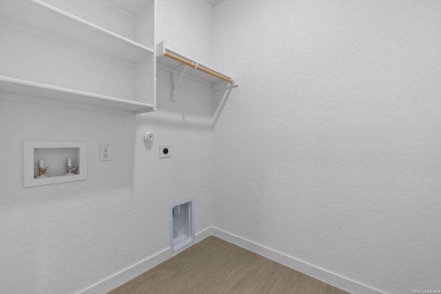 Spacious, unfurnished interior of a new home in Voss Farms, New Braunfels (Image 13).