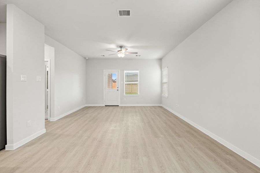 Spacious, unfurnished interior of a new home in Laurel Farms, Brookshire (Image 17).