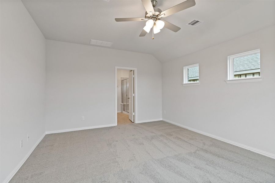 Spacious, unfurnished interior of a new home in Oakwood Estates, Waller (Image 19).