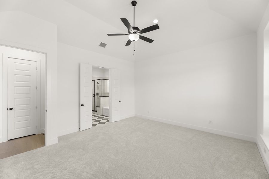 Spacious, unfurnished interior of a new home in Providence Cove, McKinney (Image 23).