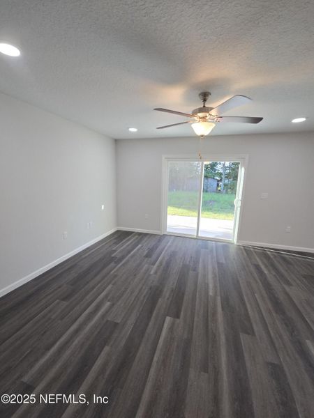Spacious, unfurnished interior of a new home in , Jacksonville (Image 18).