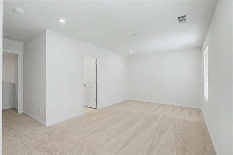 Spacious, unfurnished interior of a new home in Sawmill Creek, Mableton (Image 35).