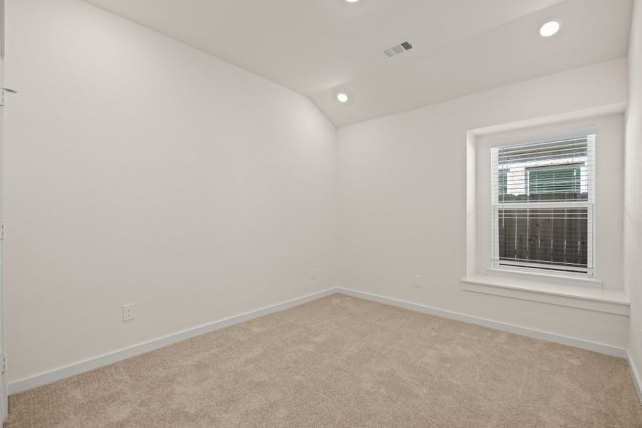Spacious, unfurnished interior of a new home in Ashland, Houston (Image 20).