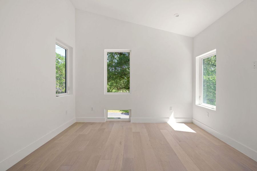 Spacious, unfurnished interior of a new home in , Austin (Image 18).