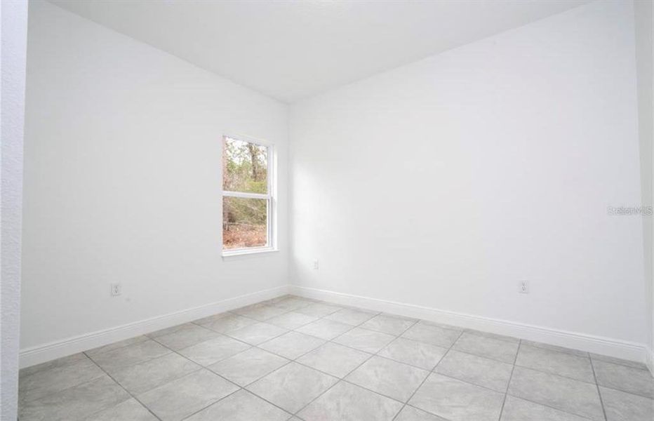 Spacious, unfurnished interior of a new home in , Citrus Springs (Image 28).