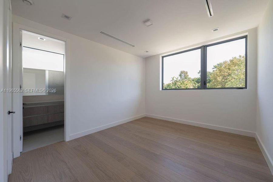 Spacious, unfurnished interior of a new home in , Miami (Image 30).