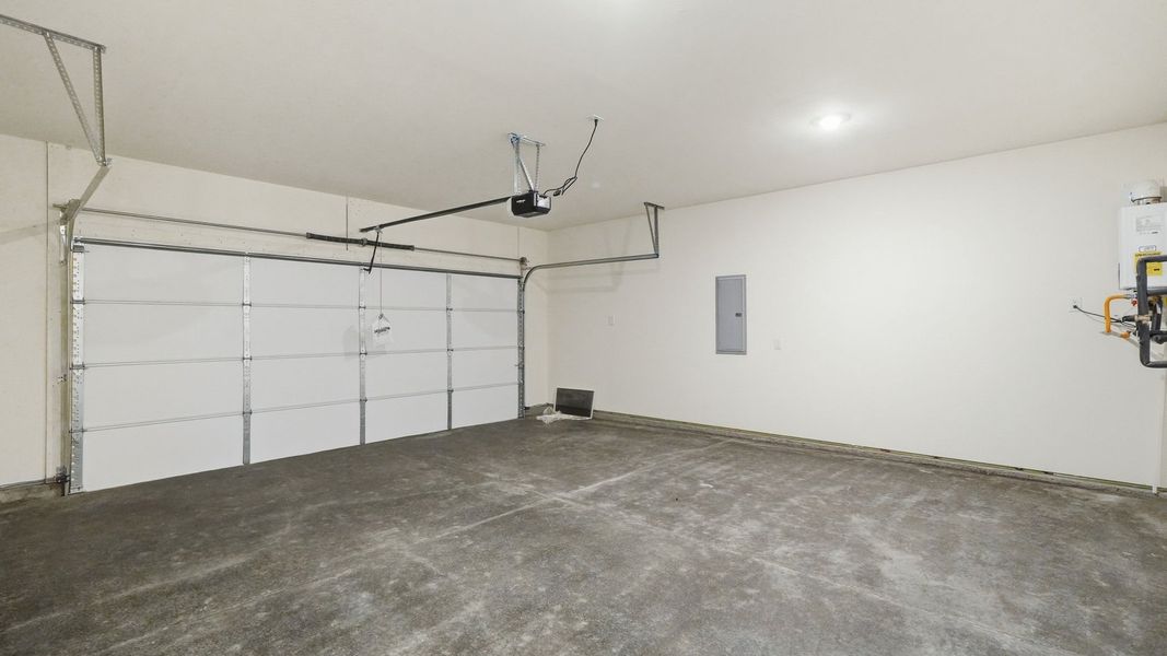 Spacious, unfurnished interior of a new home in Fieldcrest Acres, Blountville (Image 27).